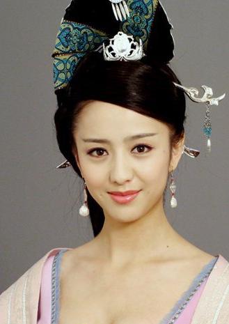 佟丽娅:父亲让她卑微,婚后容忍老公出轨,离婚后勇敢做自己