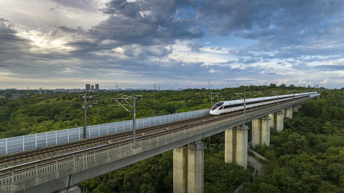 2010年，深航老总被曝是假释囚犯，5年挪用20亿，后来怎样