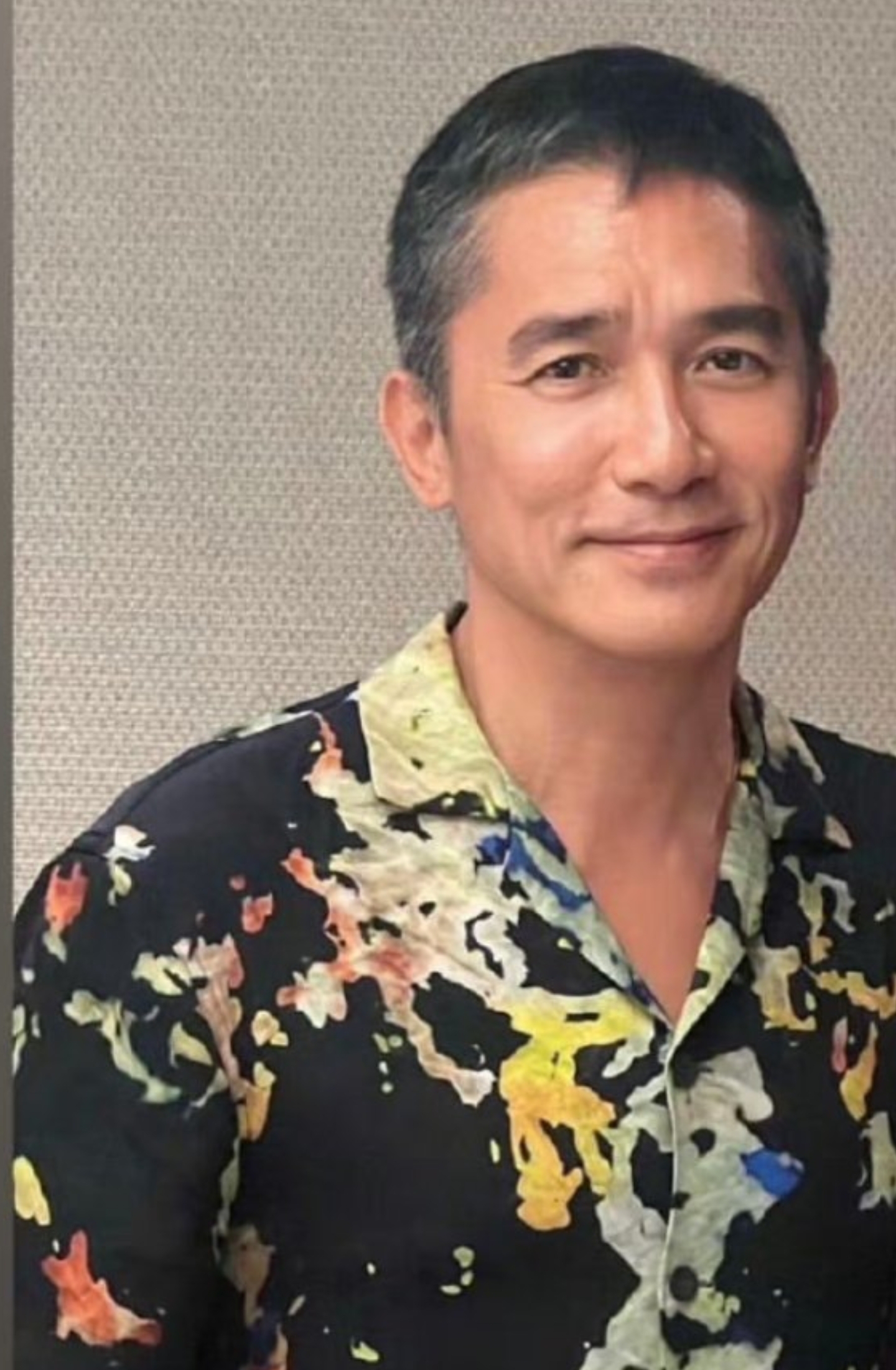 刘嘉玲帮梁朝伟庆生,刘嘉玲梁朝伟生日接吻