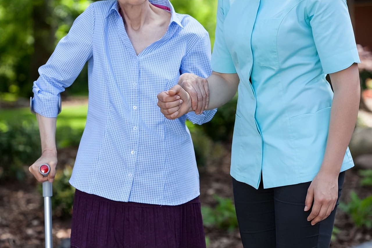 做完腹腔镜手术多久能吃鱼,做完腹腔镜手术多久能吃冰的