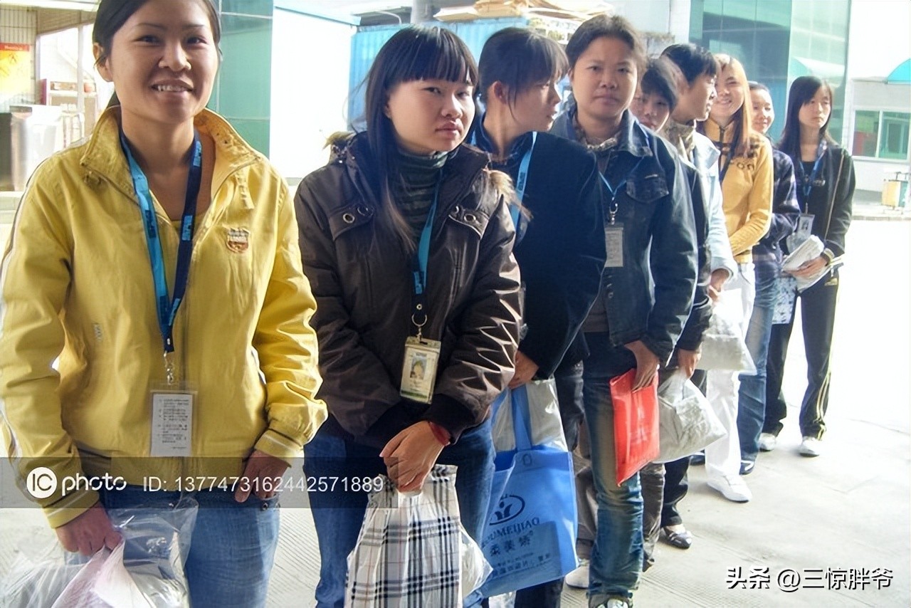 东莞1997：工厂生活太辛酸，石榴裙下笑开颜