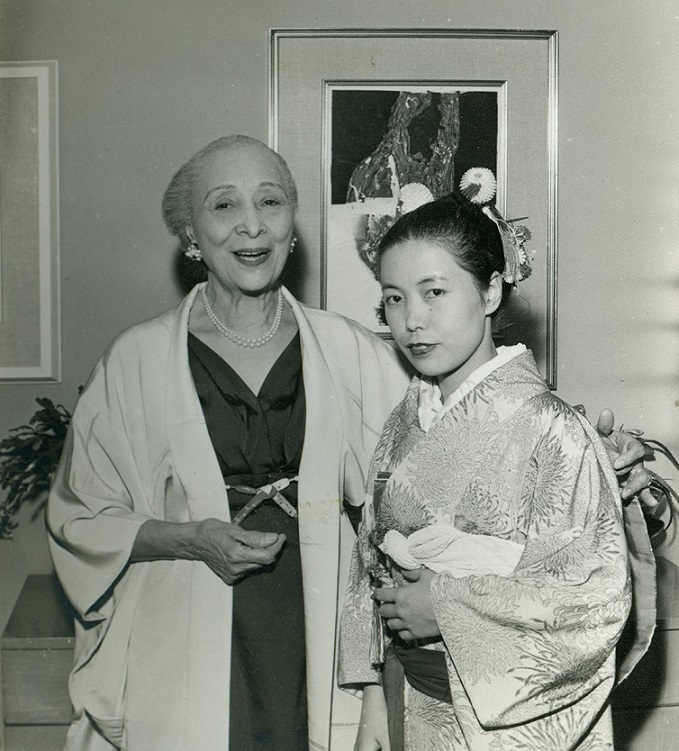 在美国组织全裸行为艺术被捕，日本丑闻女王如何逆袭为最贵女画家