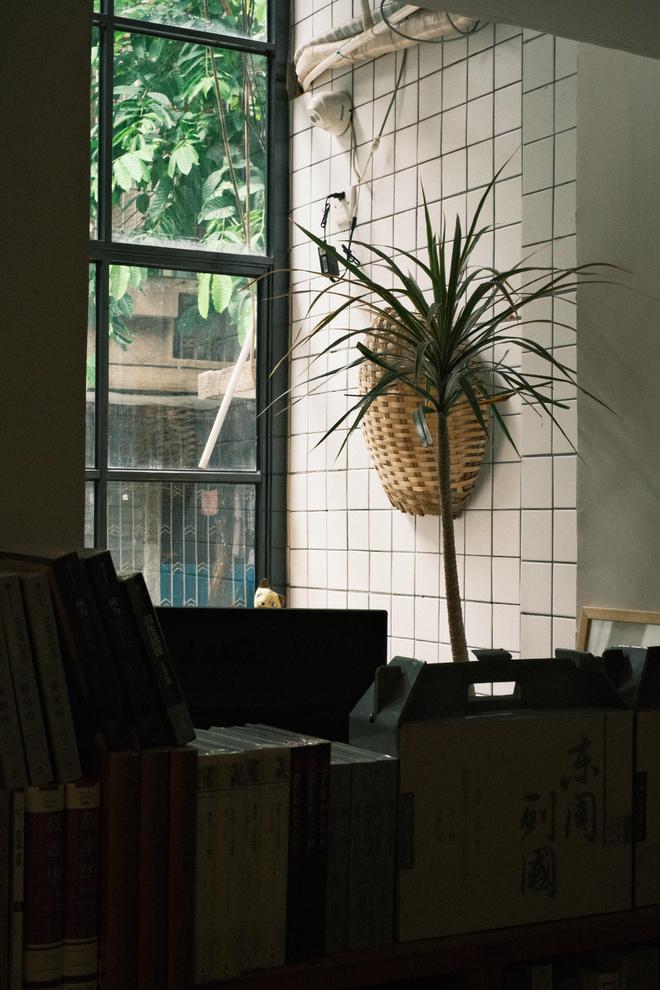 佛山70后老板打造300平书店弧形落地窗美翻了