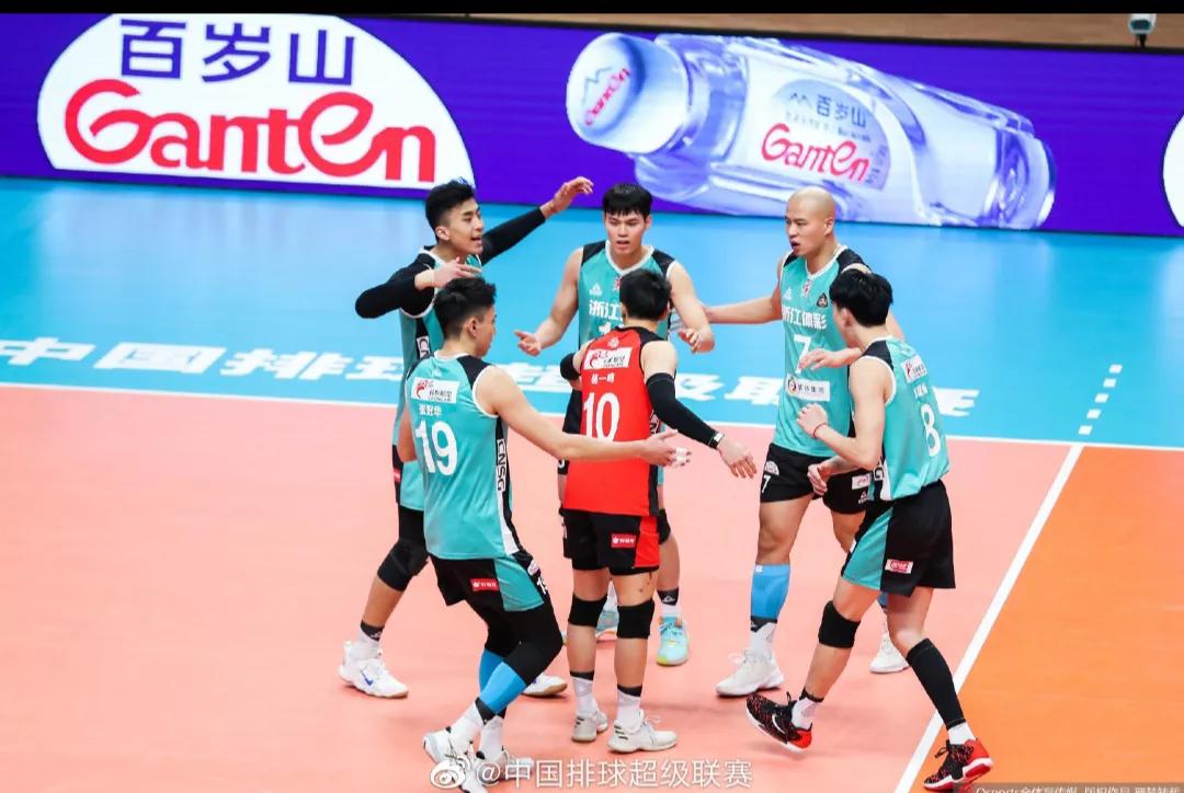 “小国家队”力克夺冠大热门，疫情成为决定比赛走向的不对等因素