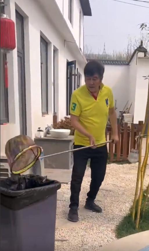 来内地养老的七位港星：农村盖大别墅，免费坐公交，生活很滋润