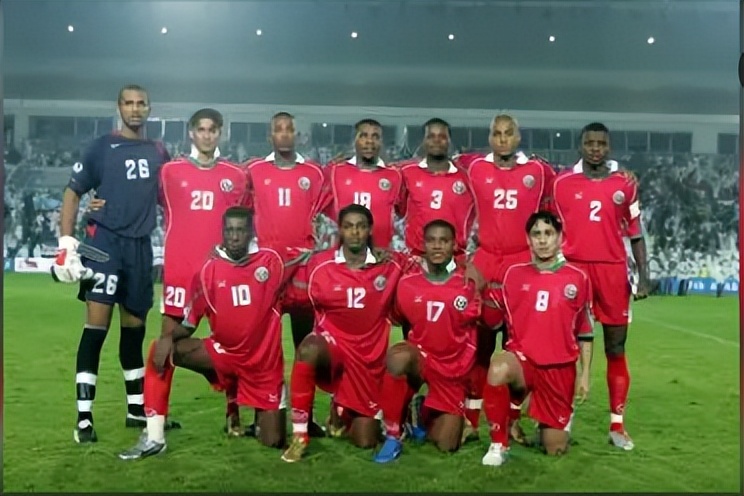 12强国足两场惨败,12强赛国足丢球集锦