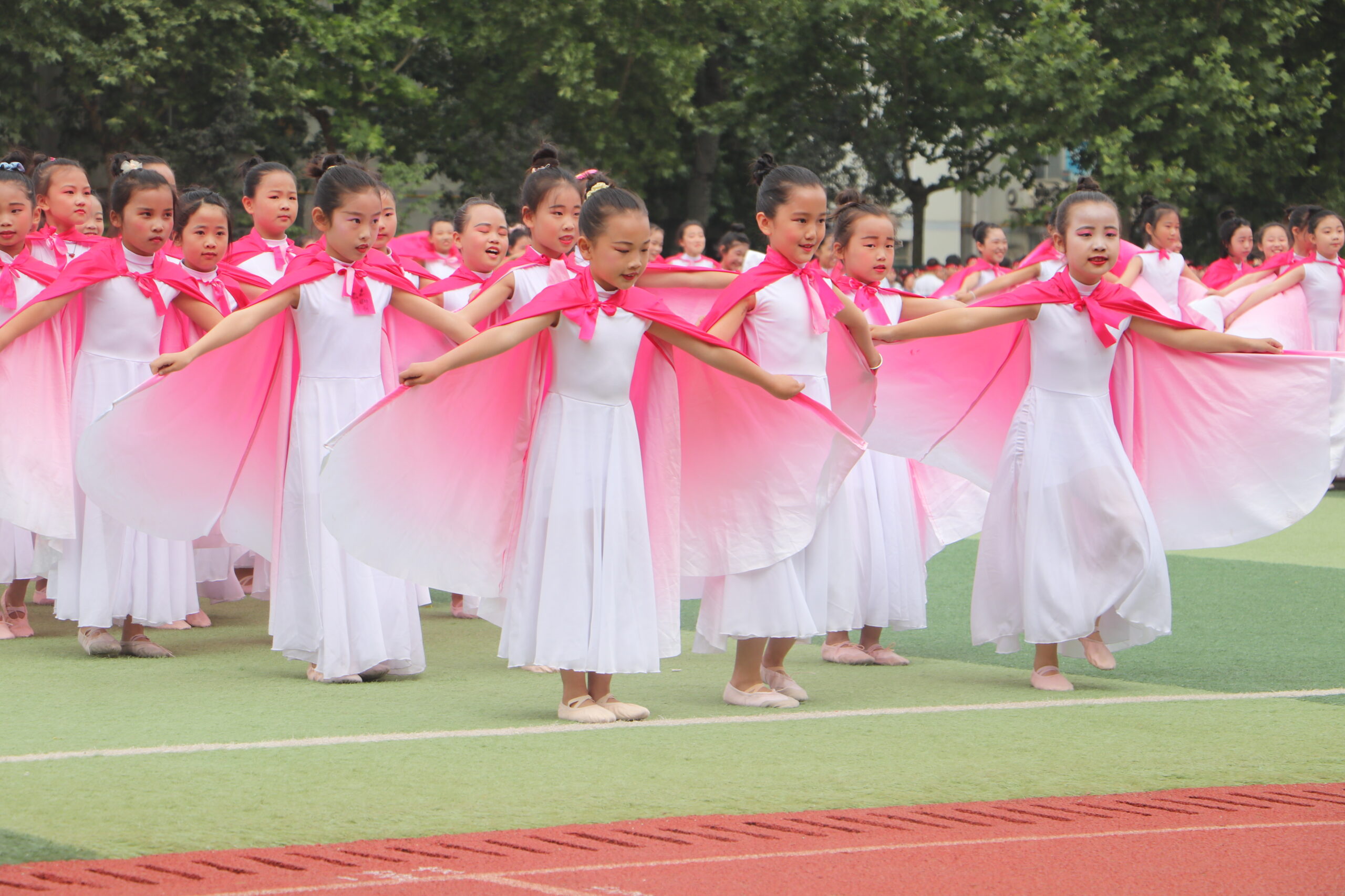 渭南高新小学参加全区第十届中小学生春季田径运动会开幕式