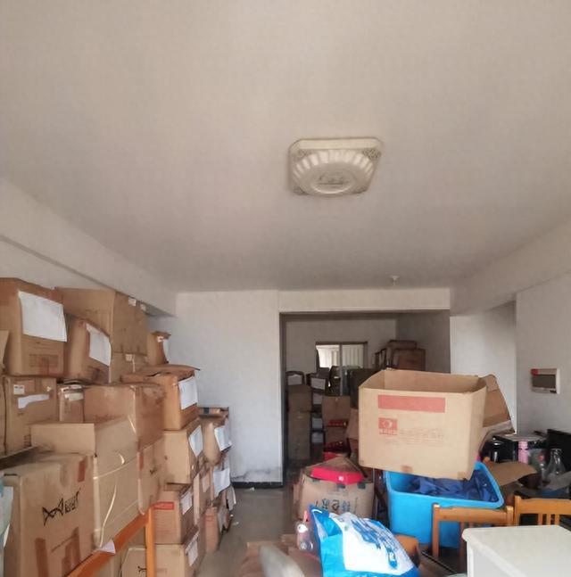 房东失联租客果断报警,女租客失联3天房东发现垃圾成山