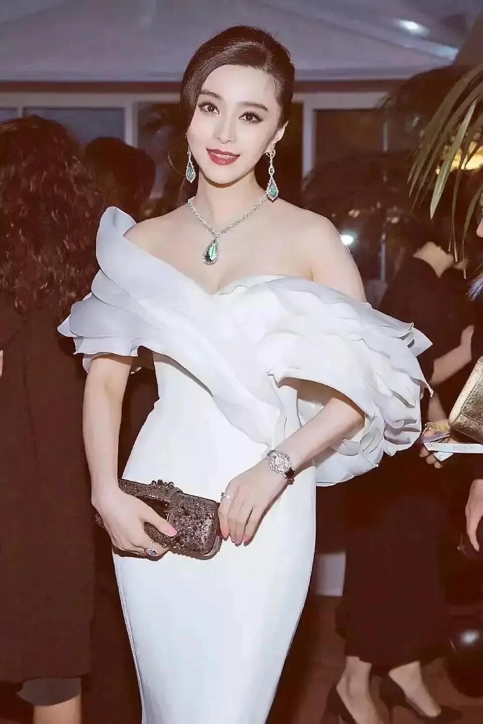 范冰冰巴黎时装周新街拍曝光,范冰冰巴黎时装周路人视角