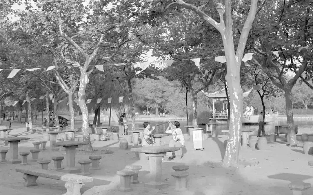 纳粹德国屠杀犹太女人,变态纳粹