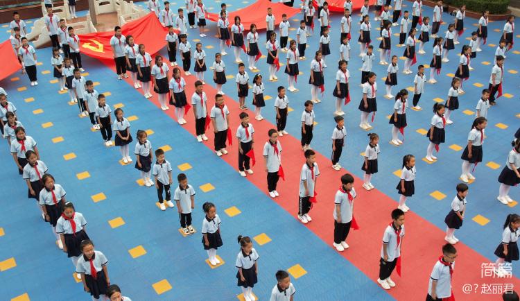 “学习二十大争做好队员”主题队日活动——垣曲县城西小学2023年一年级第一批少先队员入队仪式