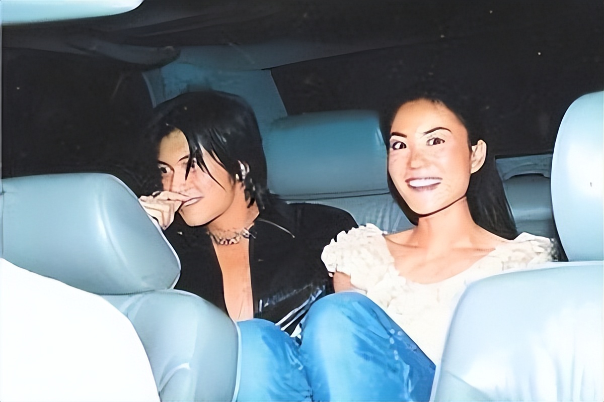 王菲谢霆锋牵手的轰动程度,王菲谢霆锋的坎坷十年经历