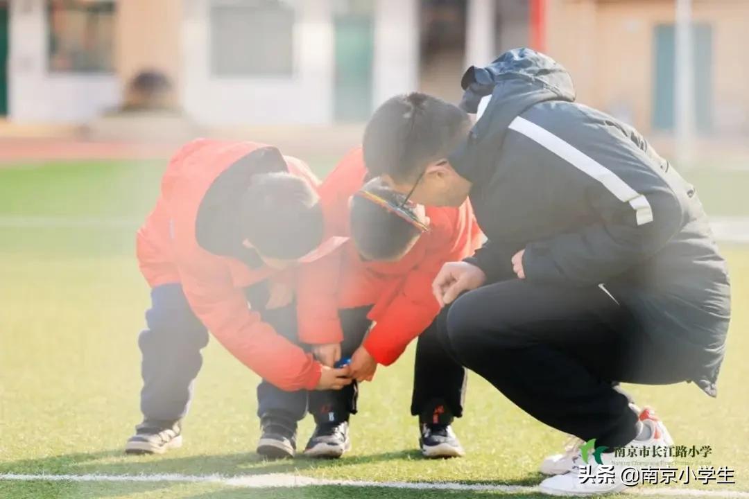 南京市长江路小学一年级开展“畅畅笑笑”乐评园活动