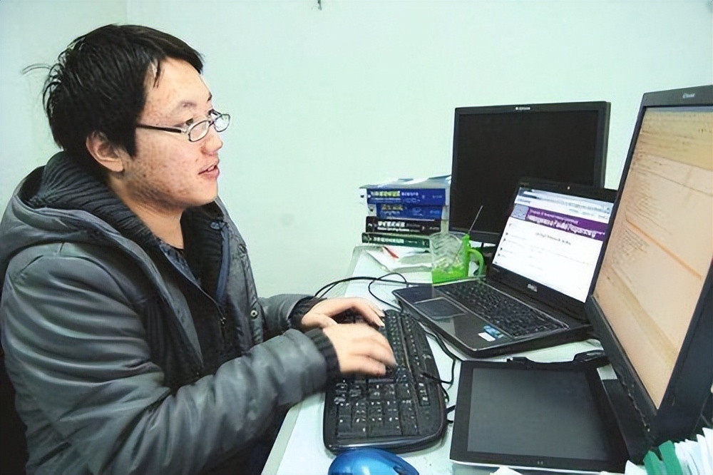 男子持续低烧查出艾滋,大三男生艾滋病