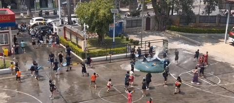 不用去云南可以过的泼水节,人生总要来云南过一次泼水节吧