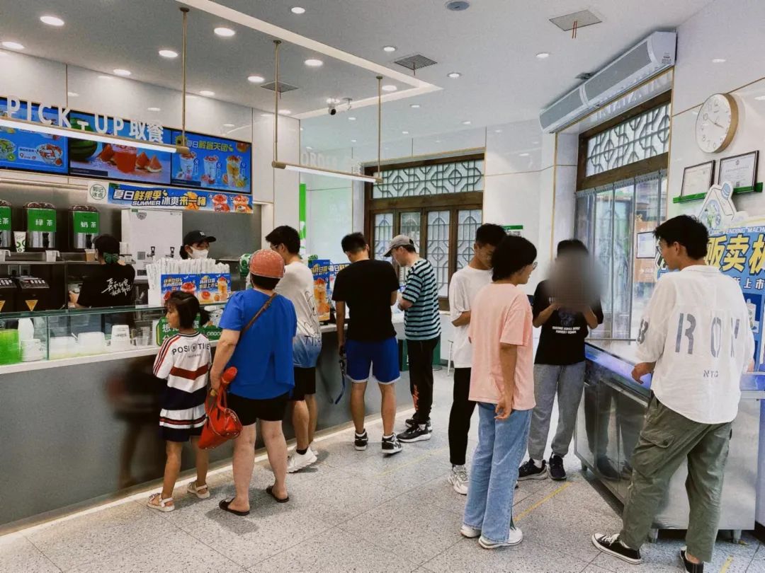 探访|一杯“冰”起家,开出220家店,他在下沉市场做了22年