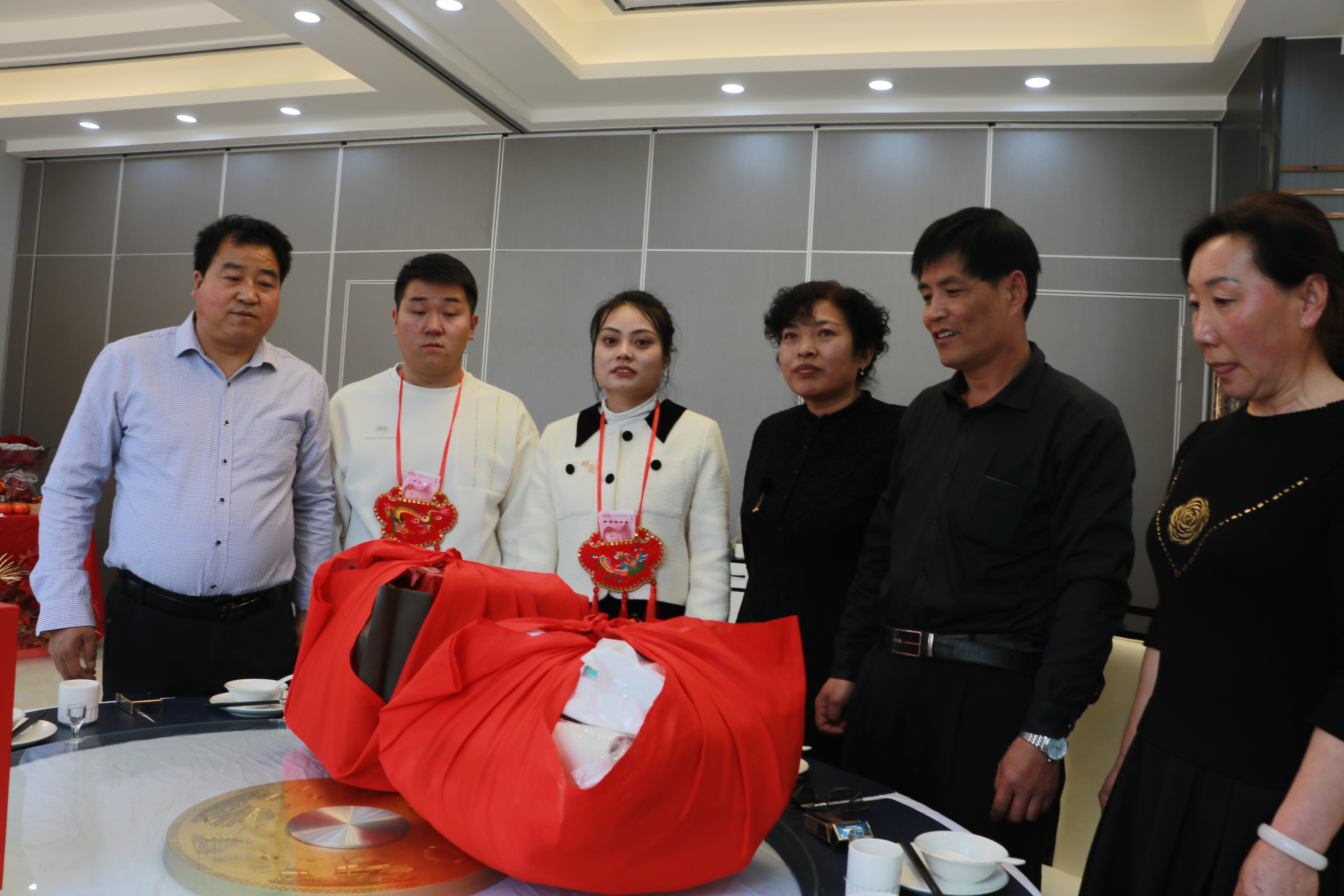 订婚有哪些风俗习惯,传统订婚习俗有哪些讲究