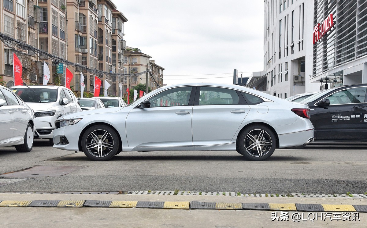 十万元能买到哪年的雅阁和凯美瑞,2016凯美瑞2.0和雅阁2.0选哪个好