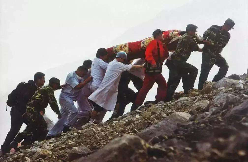 汶川地震中国男孩救以色列女孩,汶川地震以色列姑娘如今见到恩人