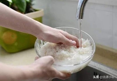 煮米饭很好吃只需放三样东西,煮米饭加什么料味道更好