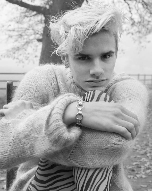 贝克汉姆47米,贝克汉姆小7多大