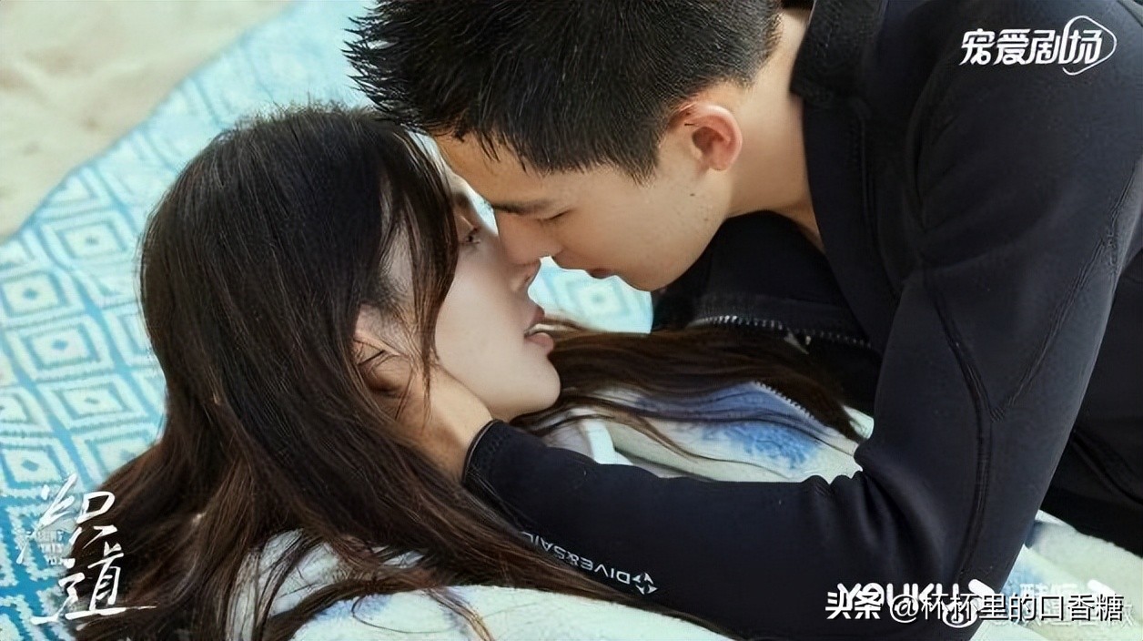 《炽道》金晨×王安宇小说还原！上演引体向上抱抱和墨镜四目相对