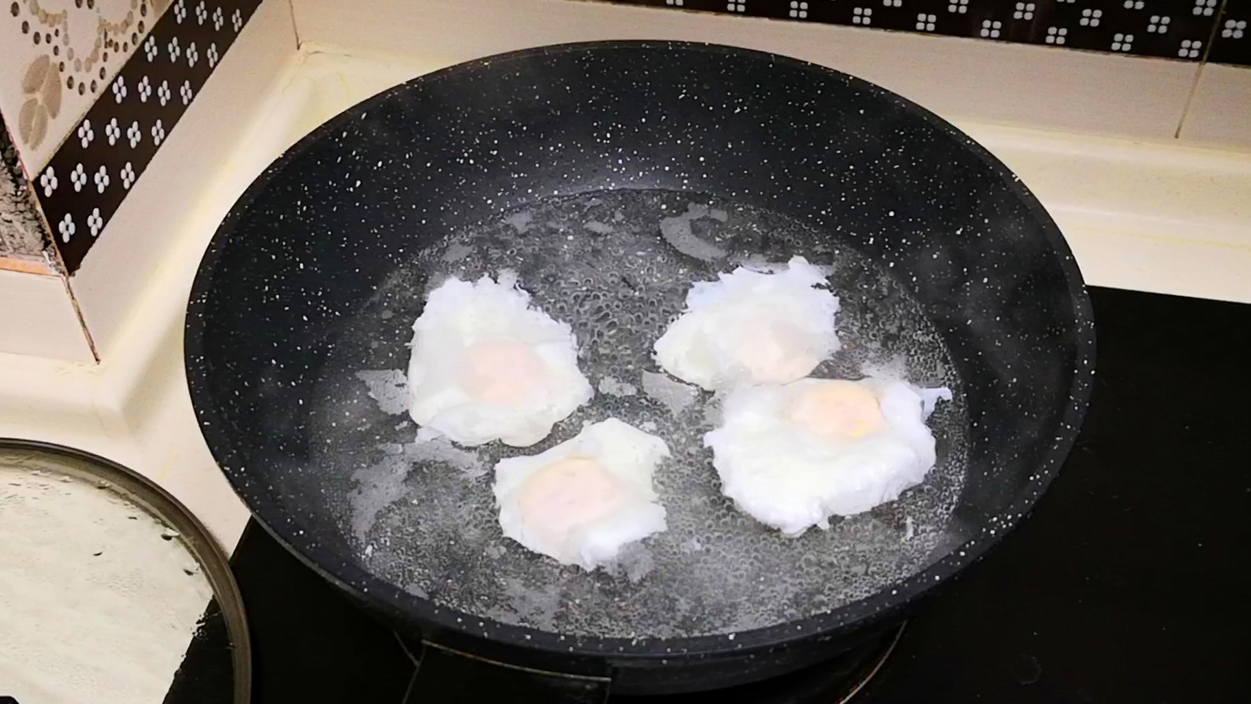 荷包蛋加水不散花的正确做法,水煮荷包蛋不散花的做法