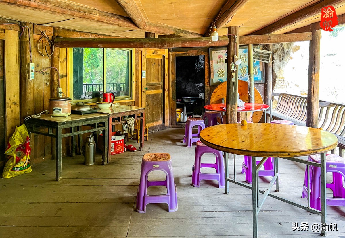 重庆深山悬崖上发现辉煌建筑房屋,重庆大山悬崖峭壁发现千年古房子