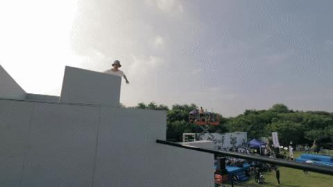 成绩不好,玩跑酷、搞摄影获大奖,全靠自学,这孩子经历了什么?