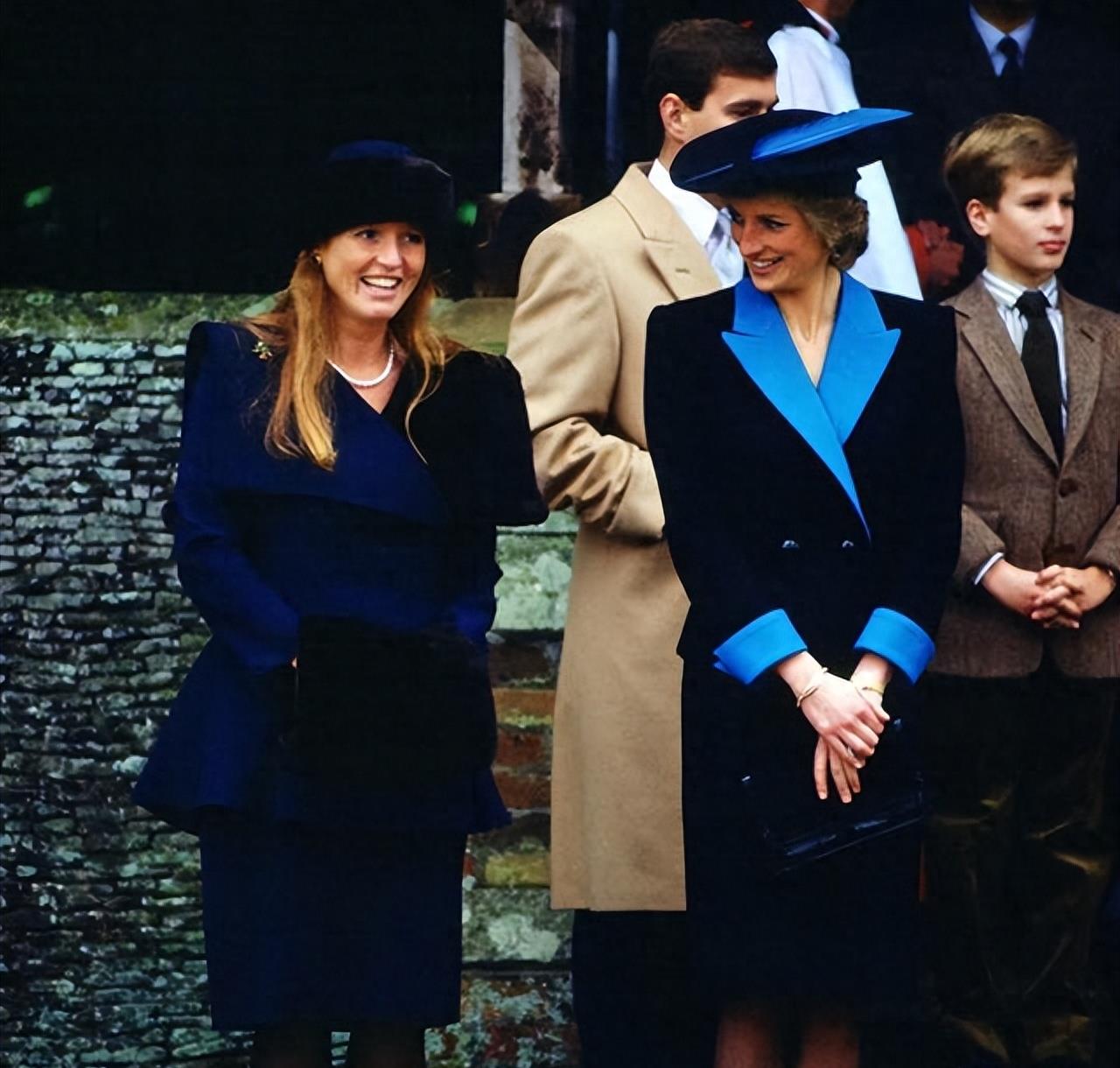 1992年,英国王室曝出丑闻:37岁富商吮吸着33岁王妃的脚趾