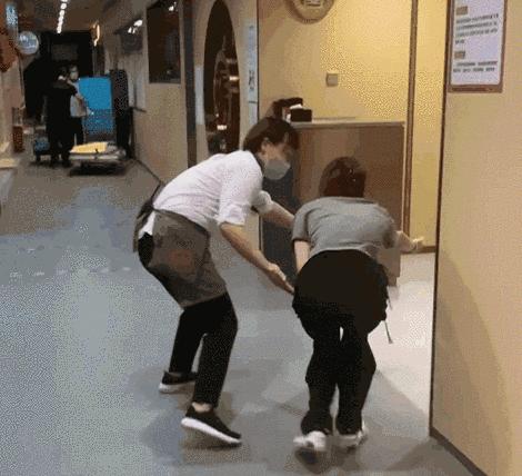 一个人在海底捞过生日尴尬吗,在海底捞过生日是种什么感觉呢