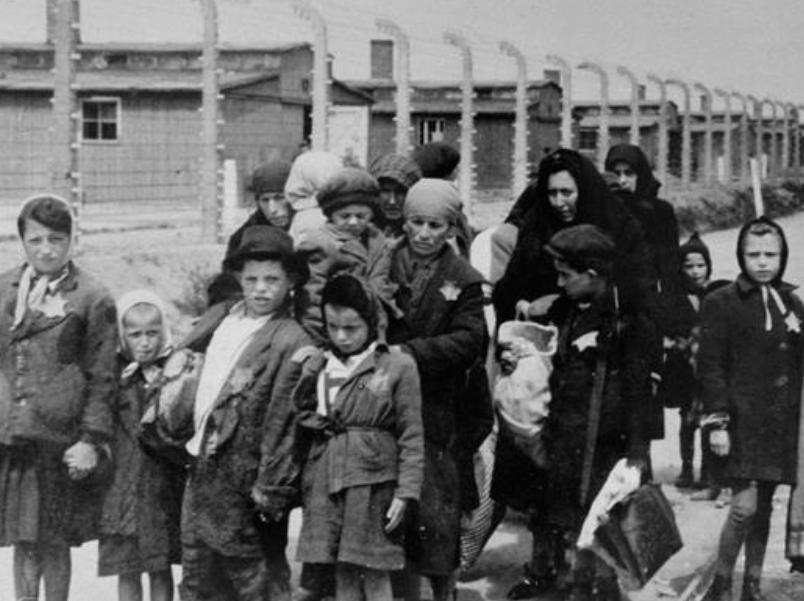 中国女孩被困德国集中营5年，得知其父亲身份，斯大林：快找到她