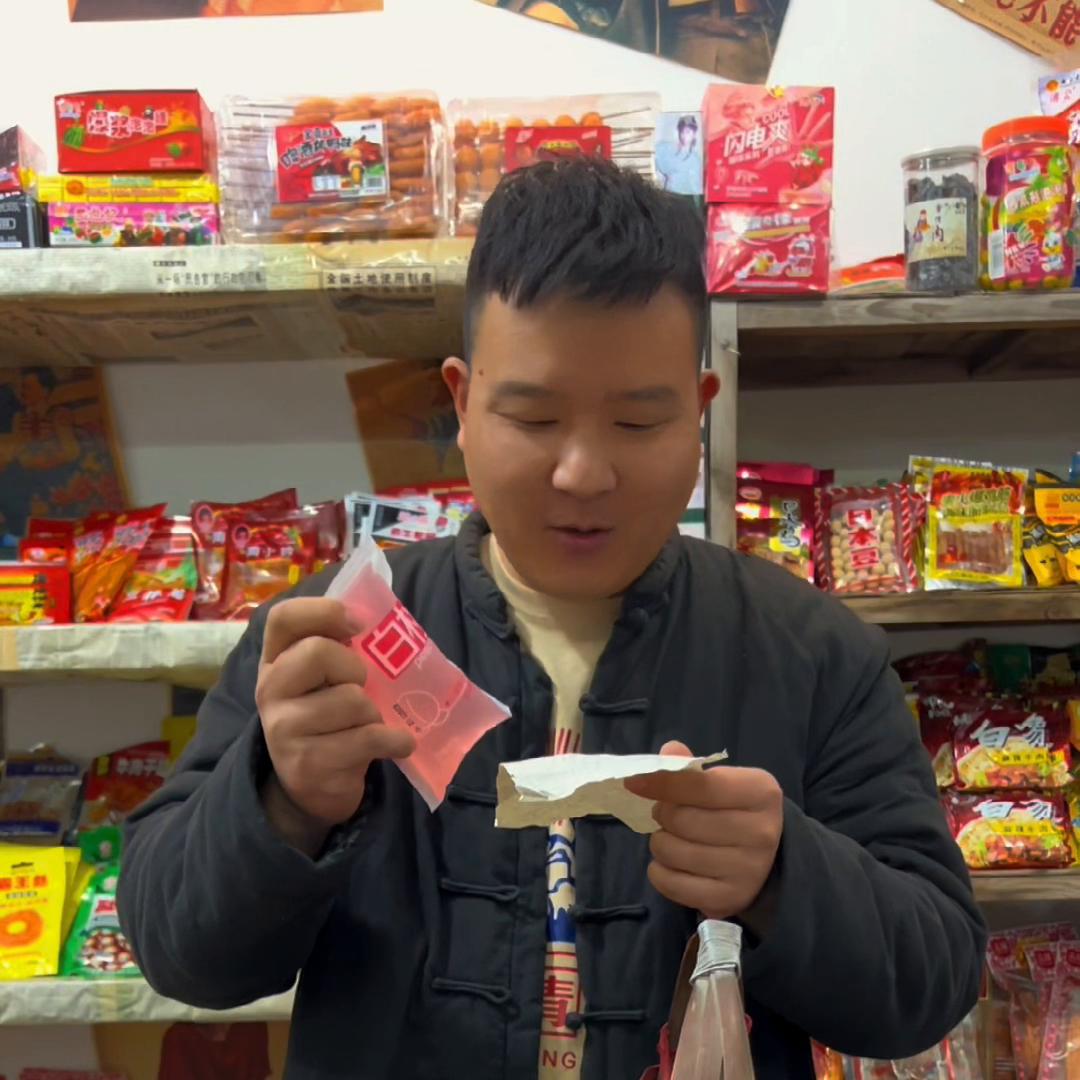 学校门口小卖部卖什么吸引人,还记得校门口的小卖部吗