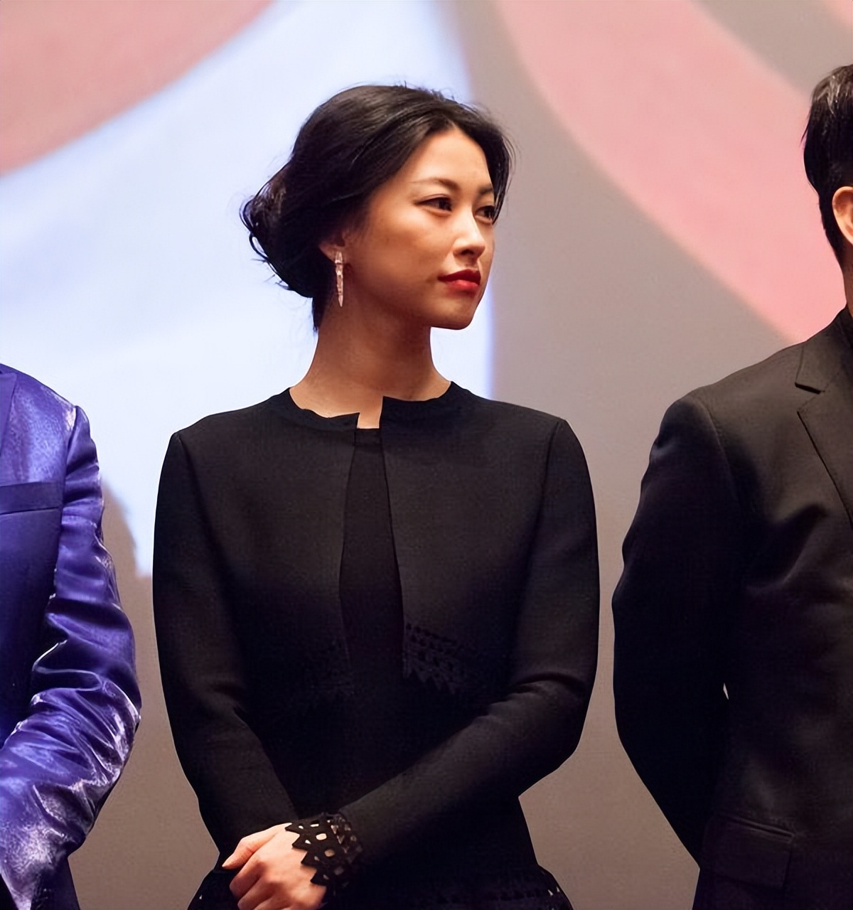 朱珠：迷倒世界顶级富豪，收服“帮派最狂太子”，却下嫁美术老师