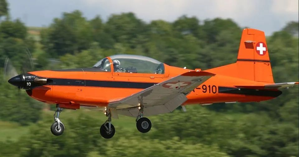 教练机真能当战斗机用吗,战斗机的教练机能实战吗