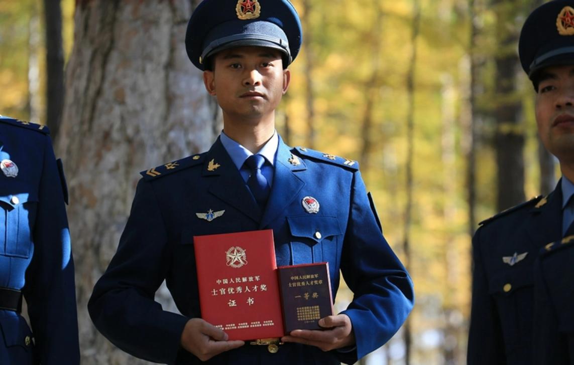 高中生参军能留队吗,大学在校生参军建议留队吗