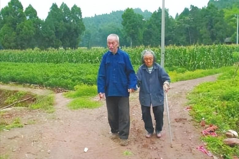 河南白头村真实历史,河南村庄离奇出现白胡子老汉