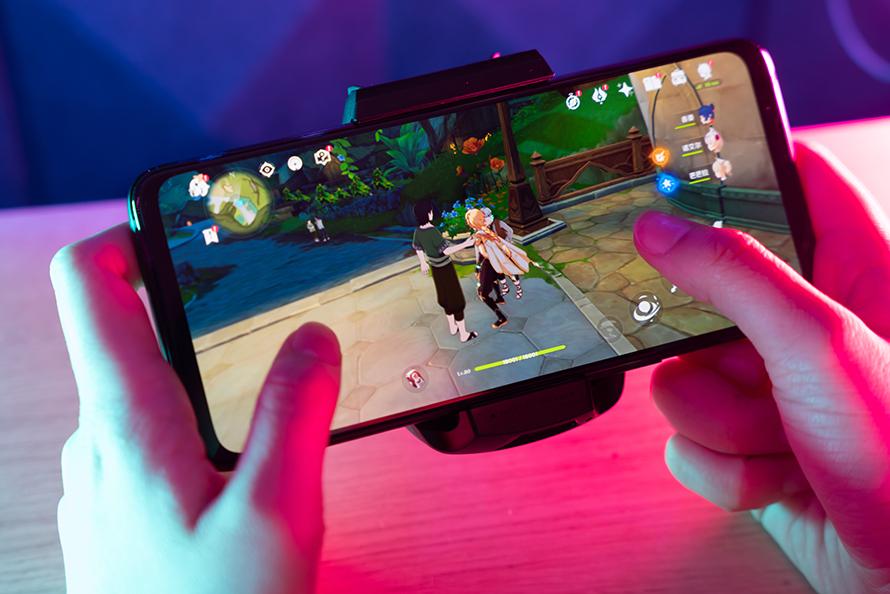 游戏手机与旗舰机买哪一款更合适,现在什么游戏手机值得入手旗舰机