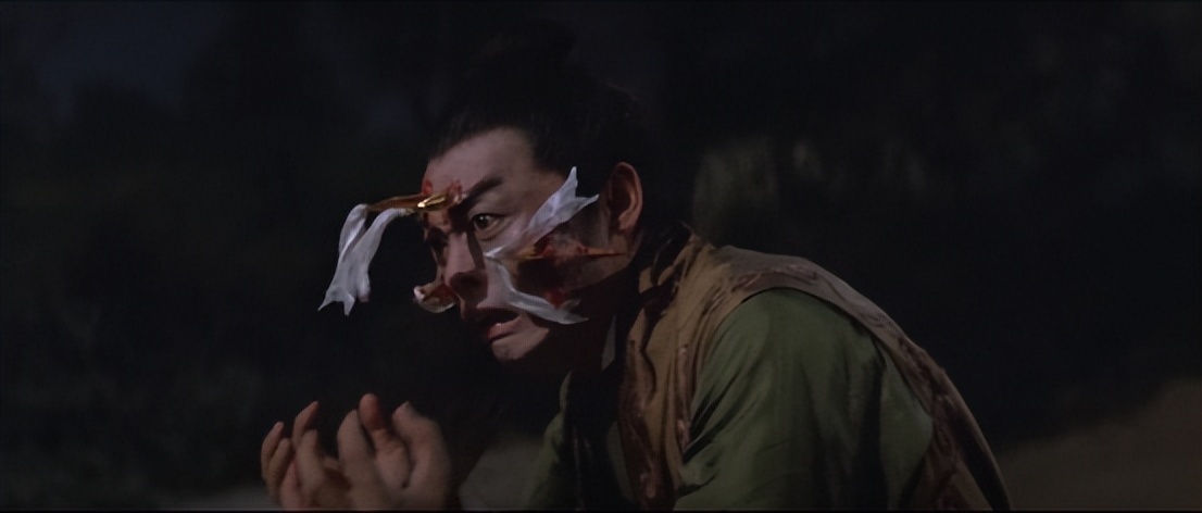 古代武侠小伙在山洞吃草练武功,武侠男子在山洞中修炼内功