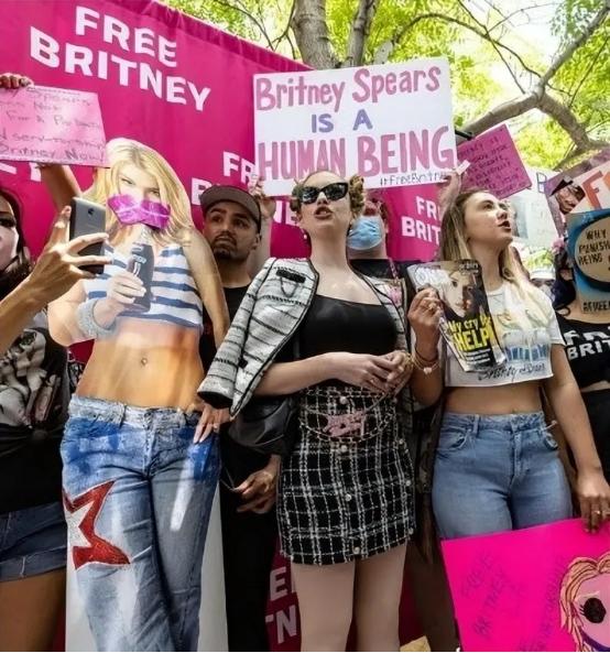 “小甜甜”被父亲在体内放节育器，奴役她13年，禁止让她见孩子