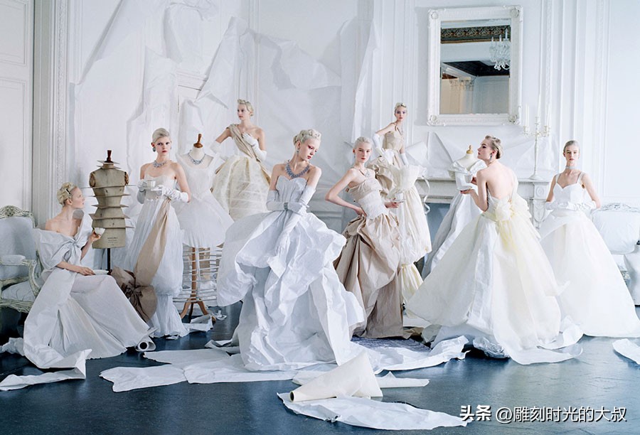 作品充满隐喻与象征主义，讽刺和暧昧：备受赞誉的当代时尚摄影师