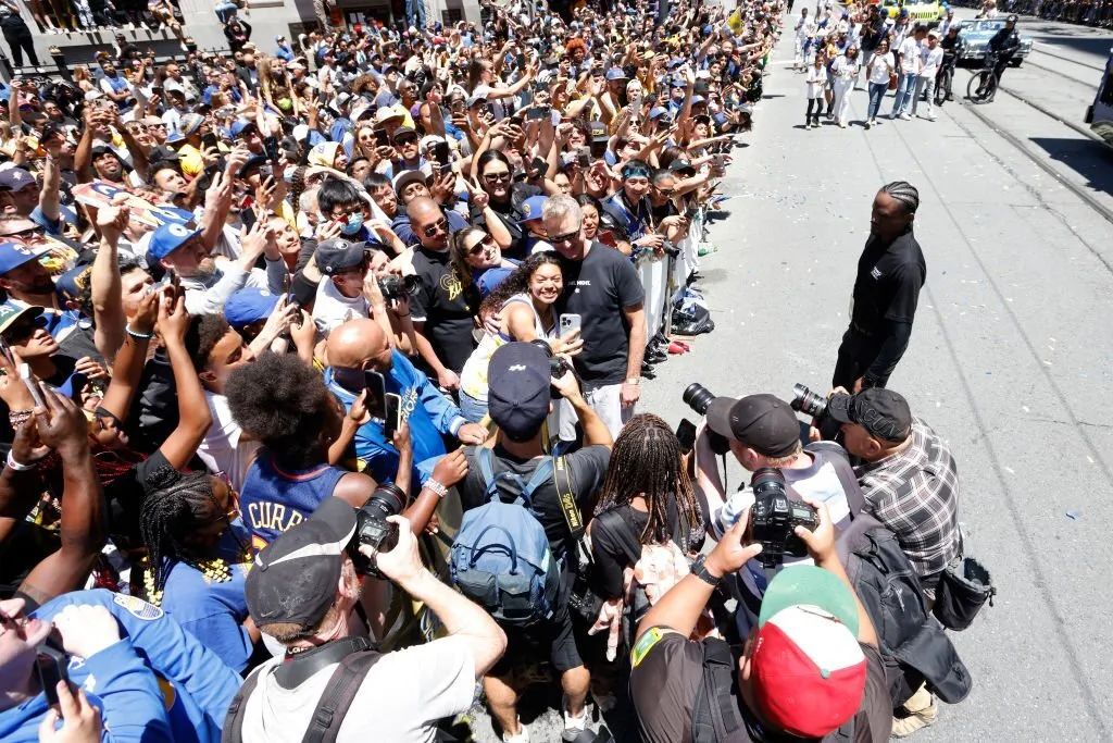 有没有那种软但是不会塌的枕头,没有回弹力的枕头