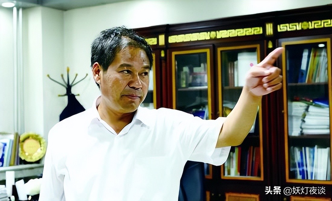 性感学姐对外卖力招生，蓝翔内部“宫斗”战况升级，这家人真狠