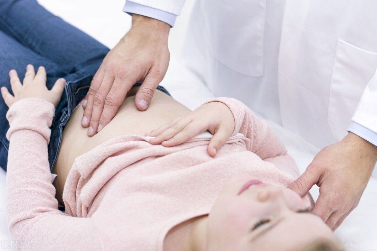 28岁女子同房后下腹部剧烈疼痛，医生查看后说：腹腔有积血需手术