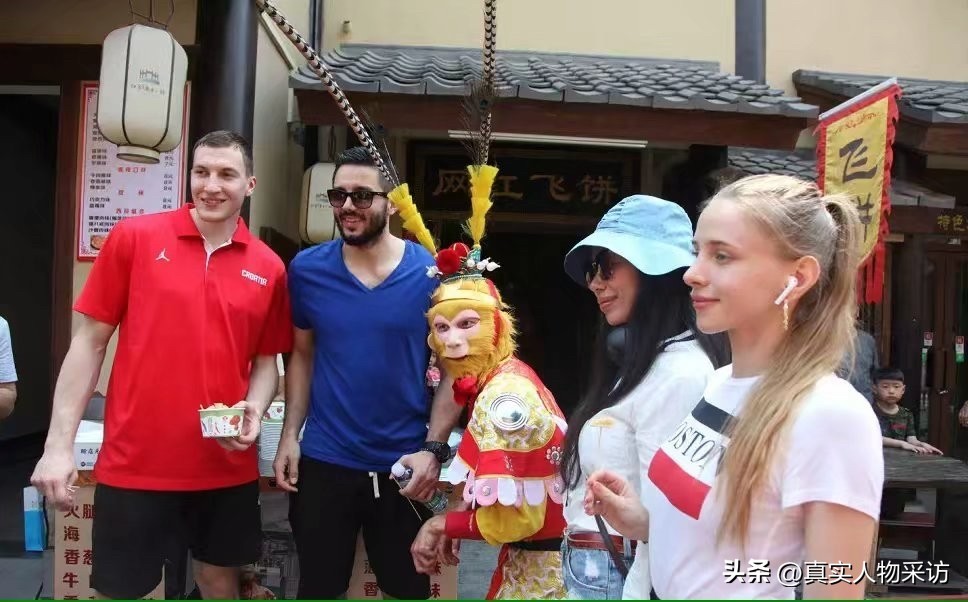 一年卖300万张饼赚多少钱,19岁创业卖饼一天赚多少钱