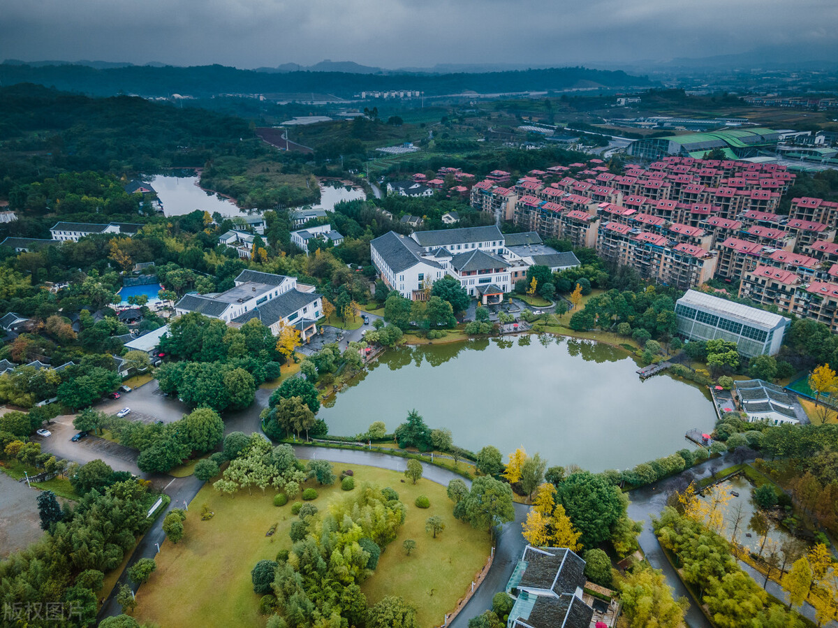 冬天哪里温泉度假村最好,泡温泉地方推荐室内温泉