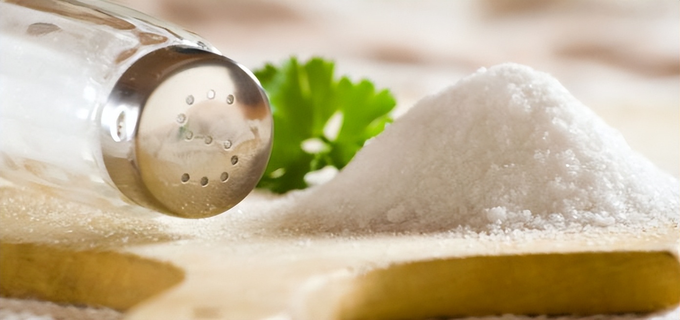 食用盐为什么不能多吃,咸盐吃多了对人体的危害