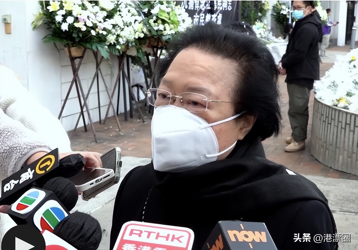 近万香港人排队悼念江爷爷！这一幕感动全国