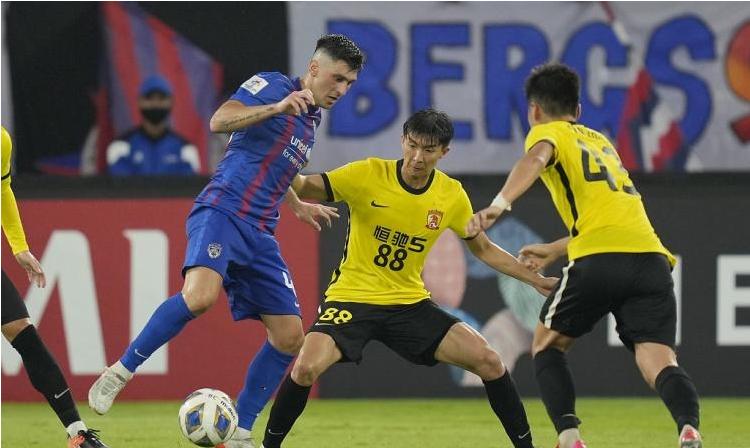 得一张红牌了是要扣分吗,得了一张黄牌后直接红牌停赛几场