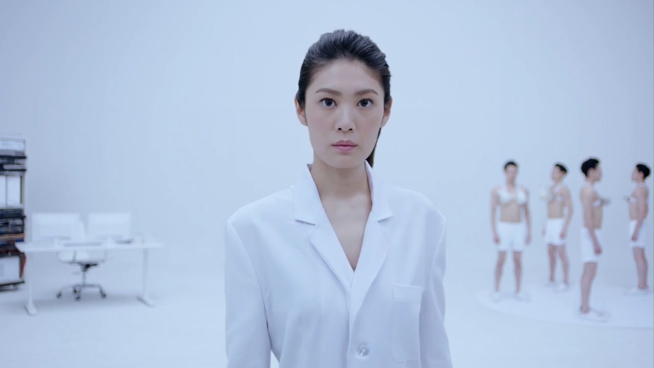 女子胸过大做缩胸手术,胸部比较大容易造成什么影响